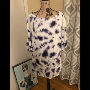 Peasant tunic with detailed sleeve